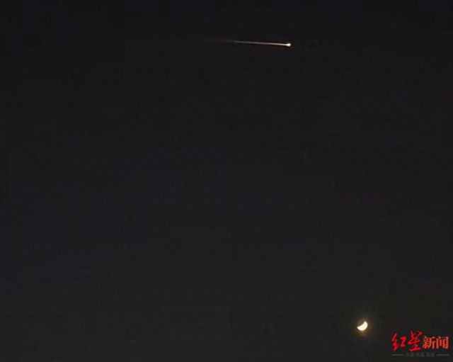 夜空现不明飞行物有人称“大的后面跟着小的”K8凯发登录入口潍坊、日照等多地都拍到了！(图5)