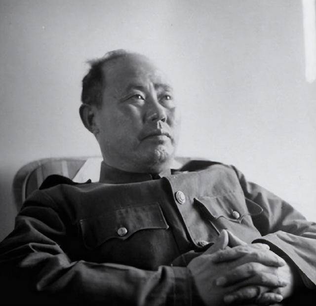 主动向毛主席坦白：私下藏有武器和电台凯发k8一触即发傅作义担任政府实职后(图3)